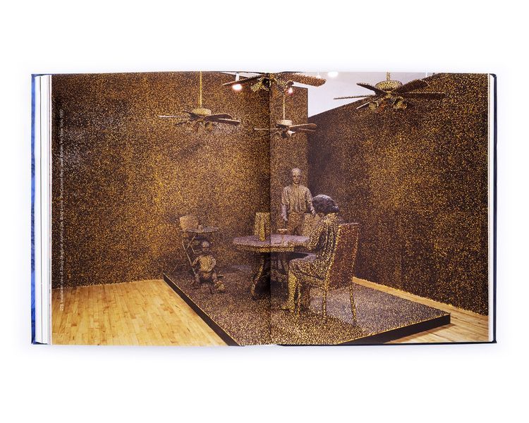 Книги о фотографах Сэнди Скогланд Sandy Skoglund: Hybrid Visions подарочная книга для фотографов о фотографии B-497 фото