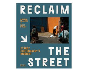 Книга про вуличну фотографію " Street Photography's Moment " Reclaim the Street найкращі книги для фотографів B-515 фото