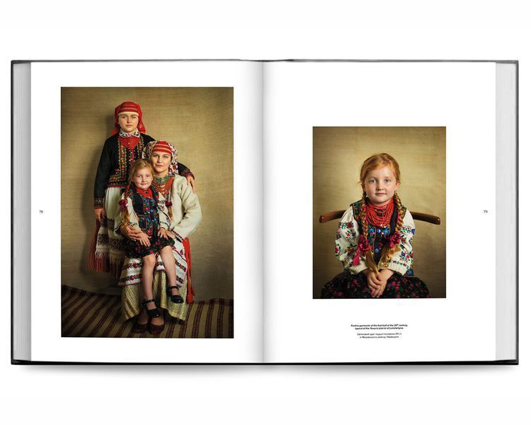 Книга про Український національний одяг Ukrainian Folk Fashion книги з історії моди BF-701 фото