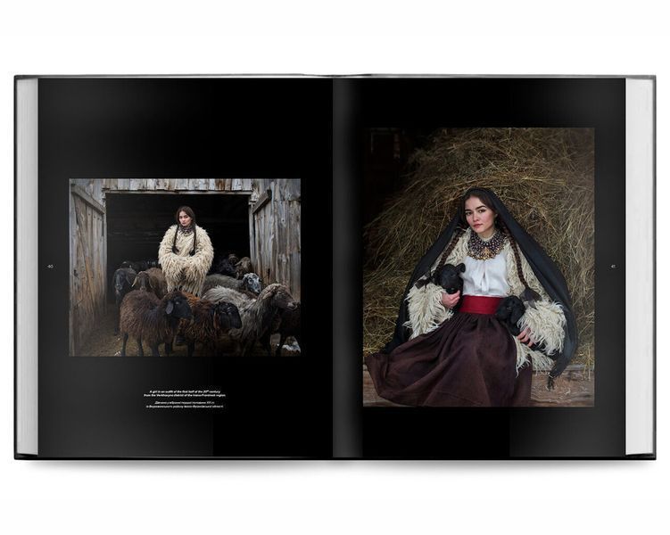 Книга про Український національний одяг Ukrainian Folk Fashion книги з історії моди BF-701 фото