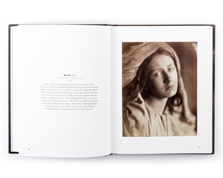 Книга для фотографів про портретну фотографію Джулії Маргарет Камерон Julia Margaret Cameron: Arresting Beauty B-490 фото